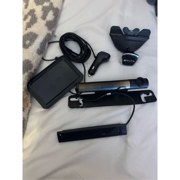 Autovox solar wireless auto rear backup camera w/5”lcd monitor/screen - Picture 4 of 14